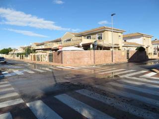 Casa aparellada  C/ rafael alberti. Solvia inmobiliaria  chalet adosado san javier