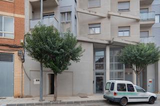 Local commercial  C/ pintor juan albert. Solvia inmobiliaria  locales yecla