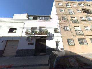 Casa aparellada  C/ alps. Solvia inmobiliaria  chalet adosado sabadell