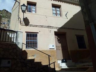 Casa aparellada  C/ juan de la cierva. Solvia inmobiliaria  chalet adosado blanca