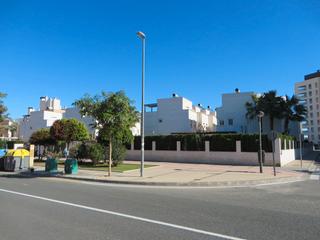 Casa aparellada  Av enrique tierno galván,residencial villas del thader. Solvia inmobiliaria  chalet adosado murcia
