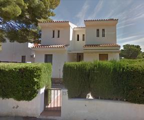 Casa aparellada  Urb vía marina del ter. Solvia inmobiliaria  chalet adosado montroig del camp