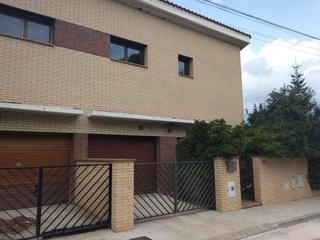 Casa aparellada  Av corral de la farga. Solvia inmobiliaria  chalet adosado pobla de claramunt la