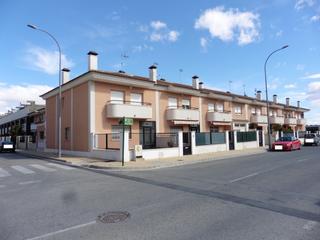 Casa aparellada  Av cordoba. Solvia inmobiliaria  chalet adosado yecla