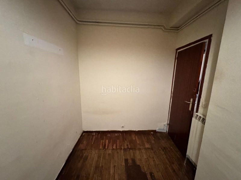 Foto b535c321-d918-4a45-ac13-30711c524221. Pis a El Camp de l´Arpa del Clot Barcelona