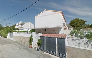 Casa aparellada  C/ deu del ser. Solvia inmobiliaria  chalet adosado montroig del camp