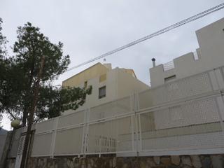 Casa aparellada  C/ maría inmaculada. Solvia inmobiliaria  chalet adosado alberca de las torres