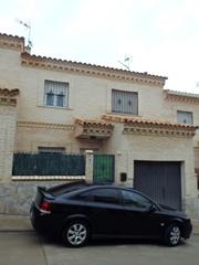 Casa aparellada  C/ la cruz. Solvia inmobiliaria  chalet adosado méntrida