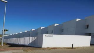 Casa aparellada  Calle rosa de luxemburgo. Solvia inmobiliaria  chalet adosado conil de la frontera