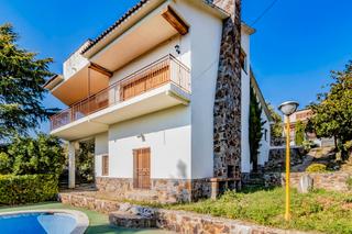 Chalet  C/ guinardera. Solvia inmobiliaria  chalet independiente castellar del vallès