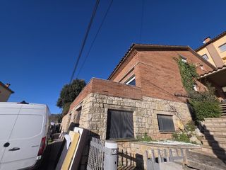 Chalet  C/ mossen pere bertrán. Solvia inmobiliaria  chalet independiente moià