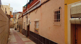 Casa aparellada  C/ san antonio. Solvia inmobiliaria  chalet adosado cartagena