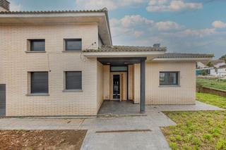 Xalet  C/ canigó - urb llac del cigne -. Solvia inmobiliaria  chalet independiente caldes de malavella