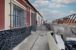 Chalet  C/ grupo la caminera. Solvia inmobiliaria  casa callosa de segura
