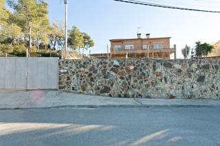 Chalet  C/ trencapinyes. Solvia inmobiliaria  chalet independiente olivella