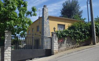 Xalet  C/ la tossa. Solvia inmobiliaria  chalet independiente torre de claramunt la