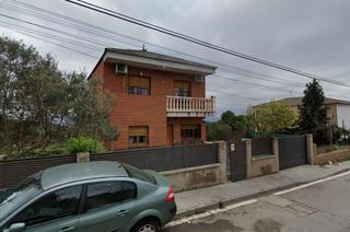 Xalet  C/ camino de les martines. Solvia inmobiliaria  chalet independiente rubí