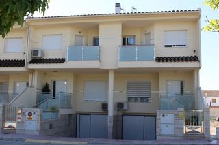 Casa aparellada  La tejera. Solvia inmobiliaria  chalet adosado ceutí