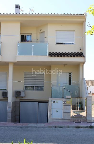 Foto a5767252-cad7-466d-ac78-6eb5c5910c4b. Casa aparellada amb aparcament a Ceutí