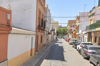 Chalet  C/ coronil. Solvia inmobiliaria  casa camas