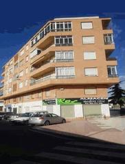 Pis  C/ persianas. Solvia inmobiliaria  piso sax
