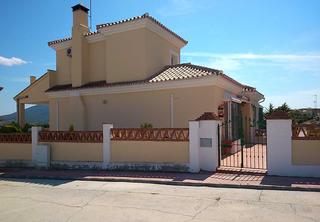 Chalet  C/ esparto. Solvia inmobiliaria  chalet independiente coín