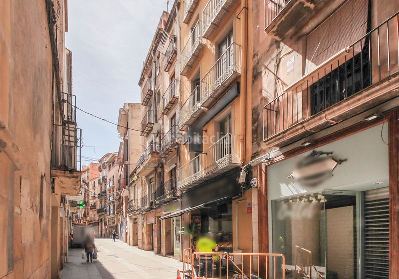 Foto a7a0adf6-22b5-4618-bb17-45783bb49312. Pis a Centre Tortosa