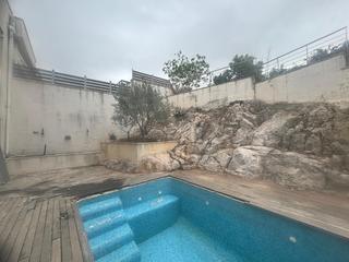 Casa aparellada  C/ acacia. Solvia inmobiliaria  chalet adosado olèrdola