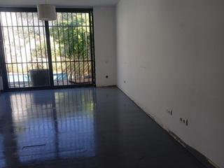 Casa aparellada  C/ acacia. Solvia inmobiliaria  chalet adosado olèrdola