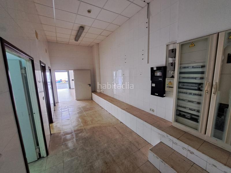 Foto d3a22932-dfb0-46a4-ac04-aae60b95feb4. Fabrikhalle in Nuevo Parque - Los Rosales - Tráfico Pesado Huelva