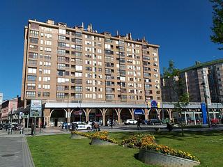 Geschäftsraum in C/ La Cámara (Centro Comercial El Atrio)