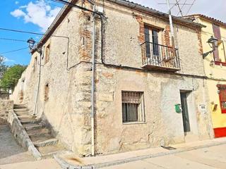 Casa aparellada  Cl san juan. Solvia inmobiliaria  chalet adosado turégano