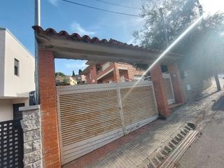 Xalet  C/ torrent del salt. Solvia inmobiliaria  chalet independiente terrassa