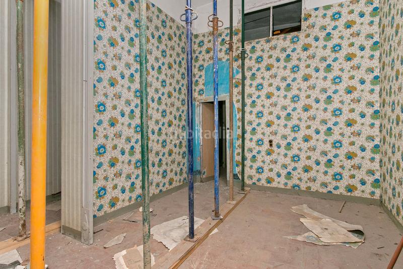 Foto b026ec05-82cc-4ed1-8786-d2fb48481351. Casa bifamiliare in Nucli Urbà Esparreguera