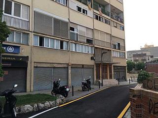 Local commercial  Plaza poeta mateu janes i duran. Solvia inmobiliaria  locales molins de rei