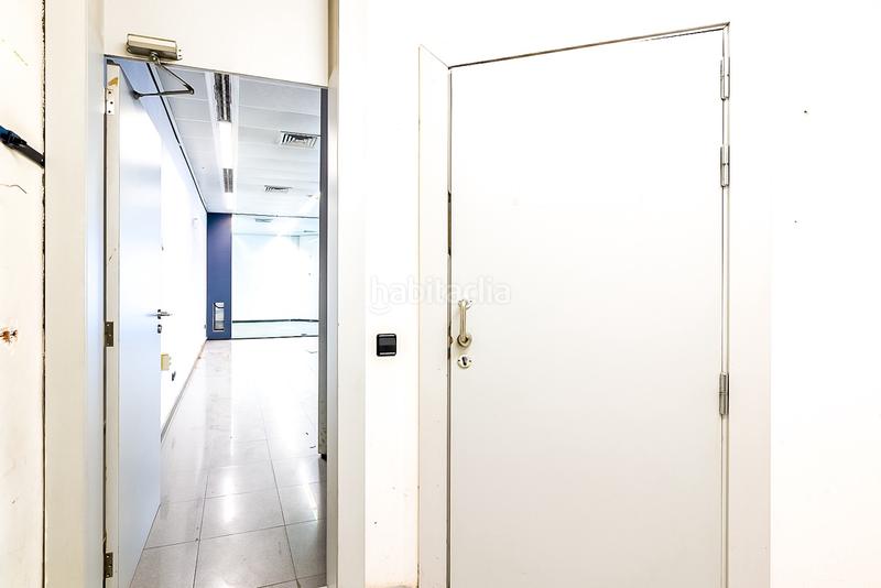 Foto 84f8b335-7408-4f02-9c4a-e0e043d122c7. Local comercial a Can Palet Terrassa