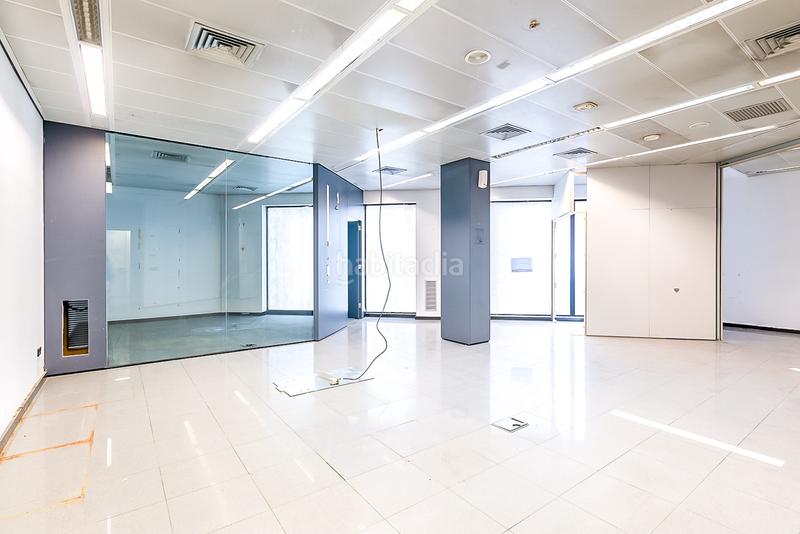 Foto de1c0471-bbe2-4fb6-bcbc-be5c088099ae. Local comercial a Can Palet Terrassa