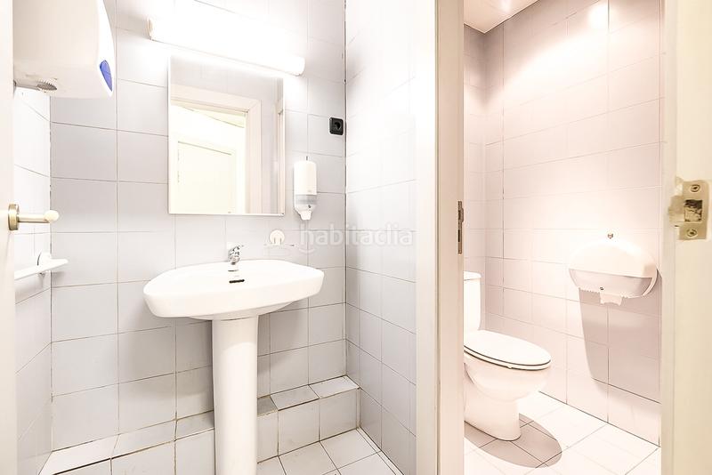 Foto e9008b49-2138-4717-8e7a-b5c0187bdf8b. Local comercial a Can Palet Terrassa