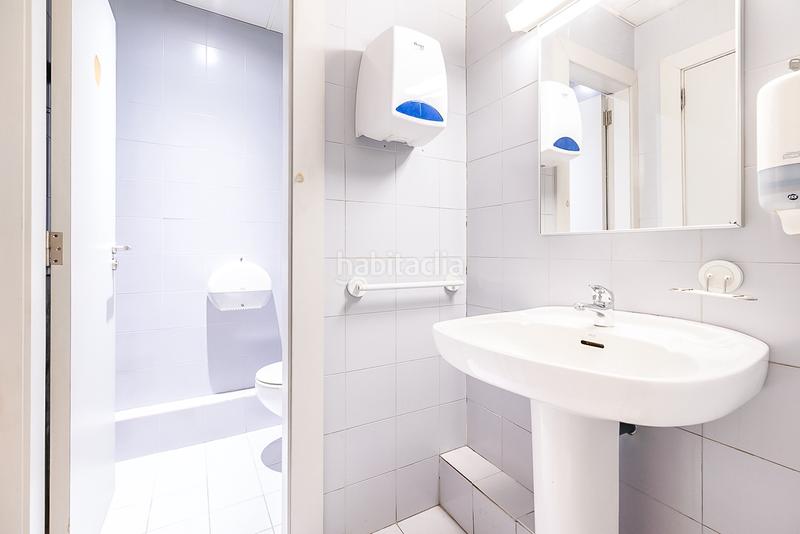 Foto f02cbcfa-56e2-447e-ba95-c255f890460c. Local comercial a Can Palet Terrassa