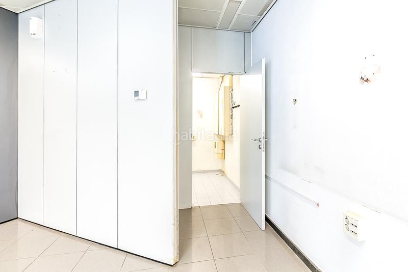 Foto fbccf3c2-9e1f-410a-95a5-baff5df45129. Local comercial a Can Palet Terrassa