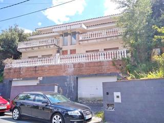 Maison jumelée  C/ jeies. Solvia inmobiliaria  chalet adosado castellar del vallès