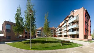 Location Parking voiture  Av països catalans. Solvia inmobiliaria  garaje vic