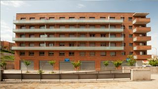 Location Parking voiture  C/ joan fuster. Solvia inmobiliaria  garaje y trastero manresa