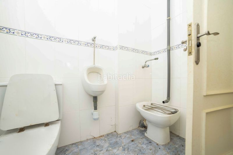 Foto dddf3367-f545-480f-9e6b-2e7c5404a1f4. Local comercial a Beniel