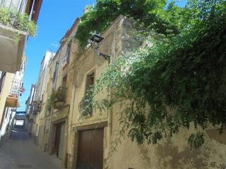 Casa aparellada  C/ castella. Solvia inmobiliaria  chalet adosado selva del camp la