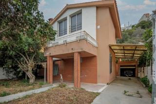 Xalet  Avda. les botigues. Solvia inmobiliaria  chalet independiente castelldefels