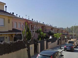Casa aparellada  C/ rosella. Solvia inmobiliaria  chalet adosado santa perpètua de mogoda