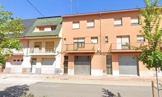 Casa pareada  Av bellmunt. Solvia inmobiliaria  chalet adosado manlleu