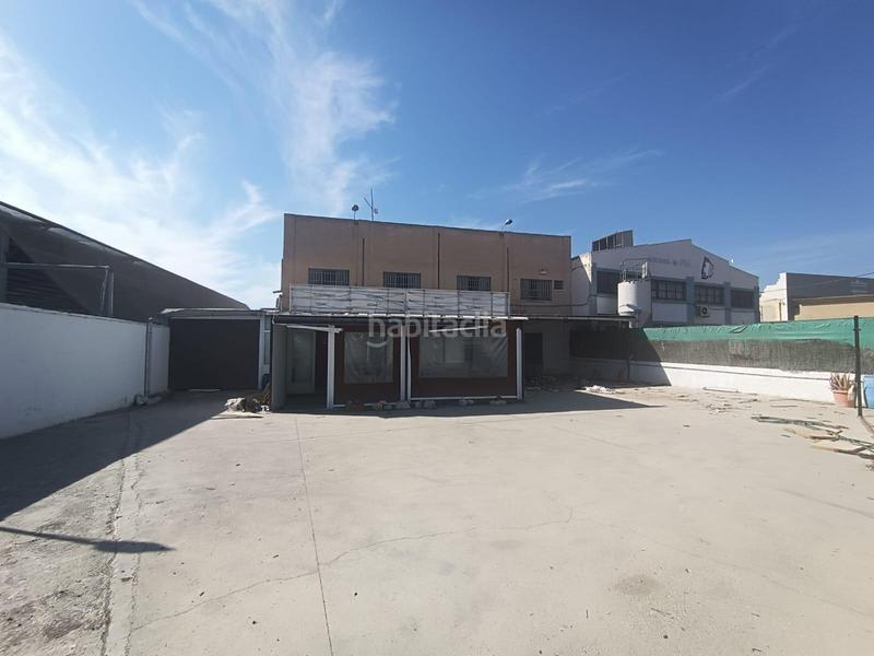 Foto e1b1b701-f14d-4c69-bc49-9d40419e1e62. Bâtiment à usage industriel dans Campo Alto-Club de Campo Elda