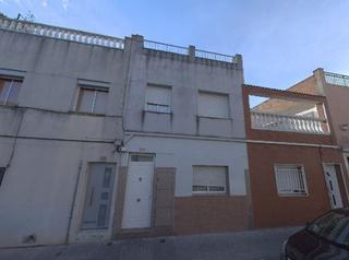 Casa aparellada  C/ escipión. Solvia inmobiliaria  chalet adosado sabadell